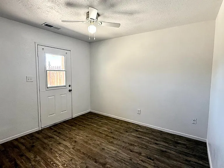 665 S Coalinga St — Photo 11