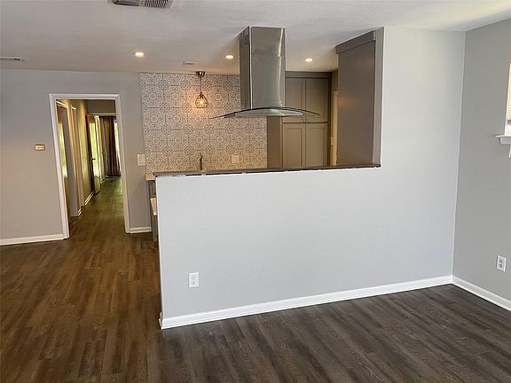 5th image of 2724 McCart Ave