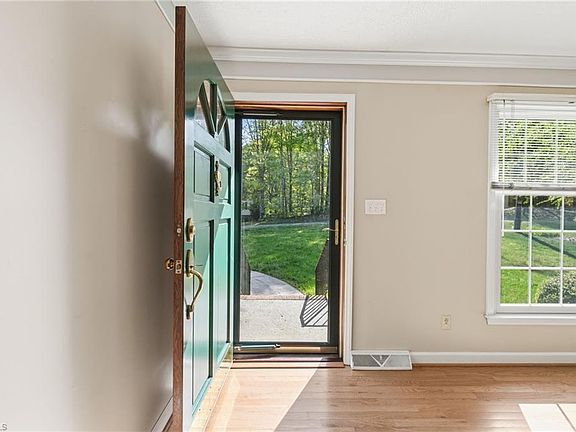 4th image of 1714 Valley Brook Rd
