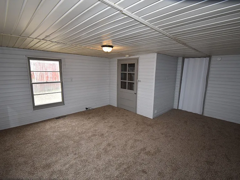 141 W Rossview Rd — Photo 15