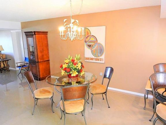 2nd image of 601 Seafarer Cir APT 403