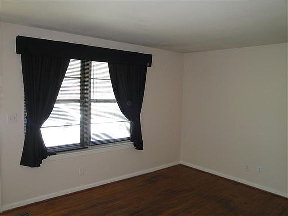 3rd image of 282 Clovernook Dr