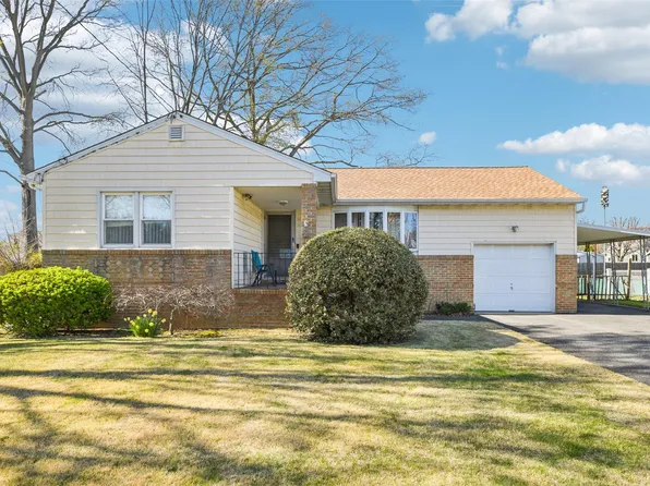 622 14th Street, West Babylon, NY 11704