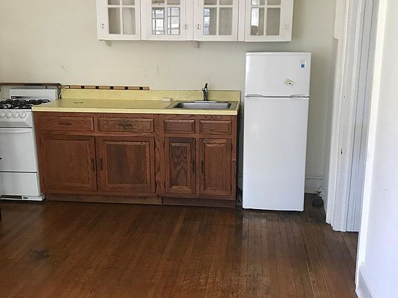 4th image of 4650 Larchwood Ave #2