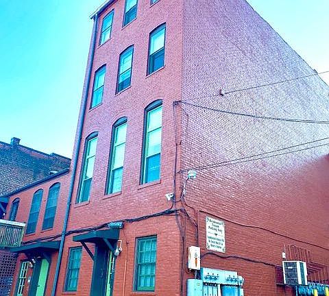 2nd image of 1206 Main St APT 4