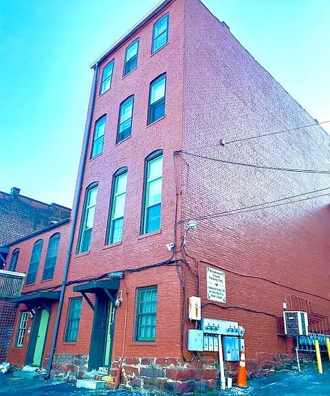 1206 Main St #4 — Photo 2