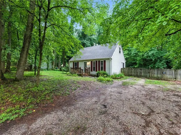 3374 Village Landing Dr, Hayes, VA 23072