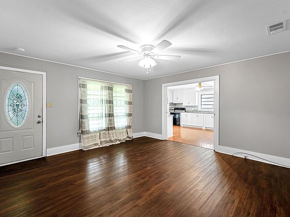 4th image of 320 Pitre St