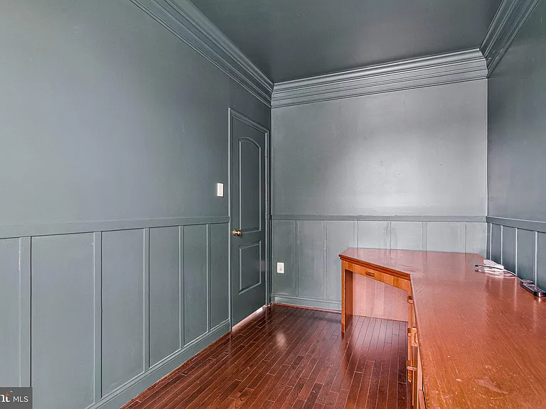 703 Skippers Ln — Photo 18