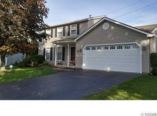 23 Pebbleview Dr, Rochester, NY 14612