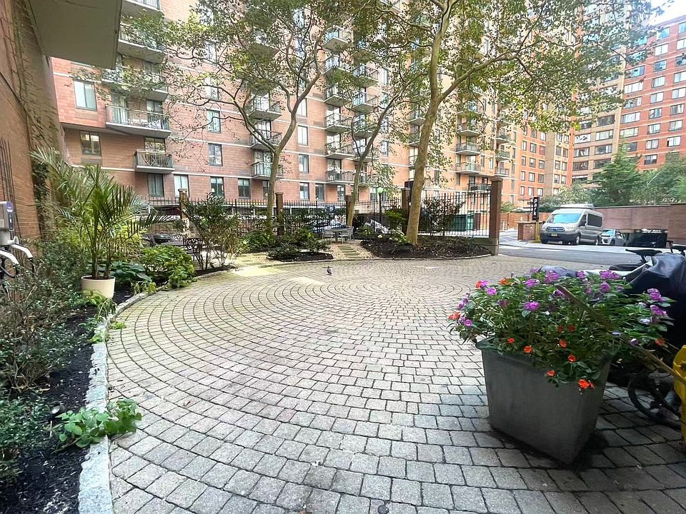 1st image of 300 Rector Pl APT 5D