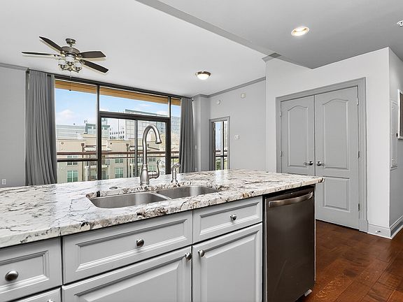 5th image of 315 Arlington Ave Unit 1705