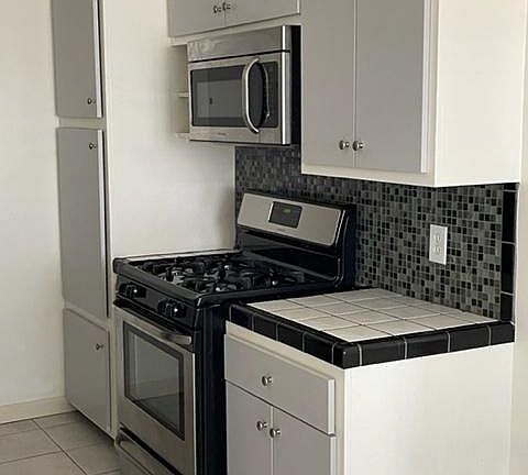 3rd image of 836 E Grand Ave APT 4