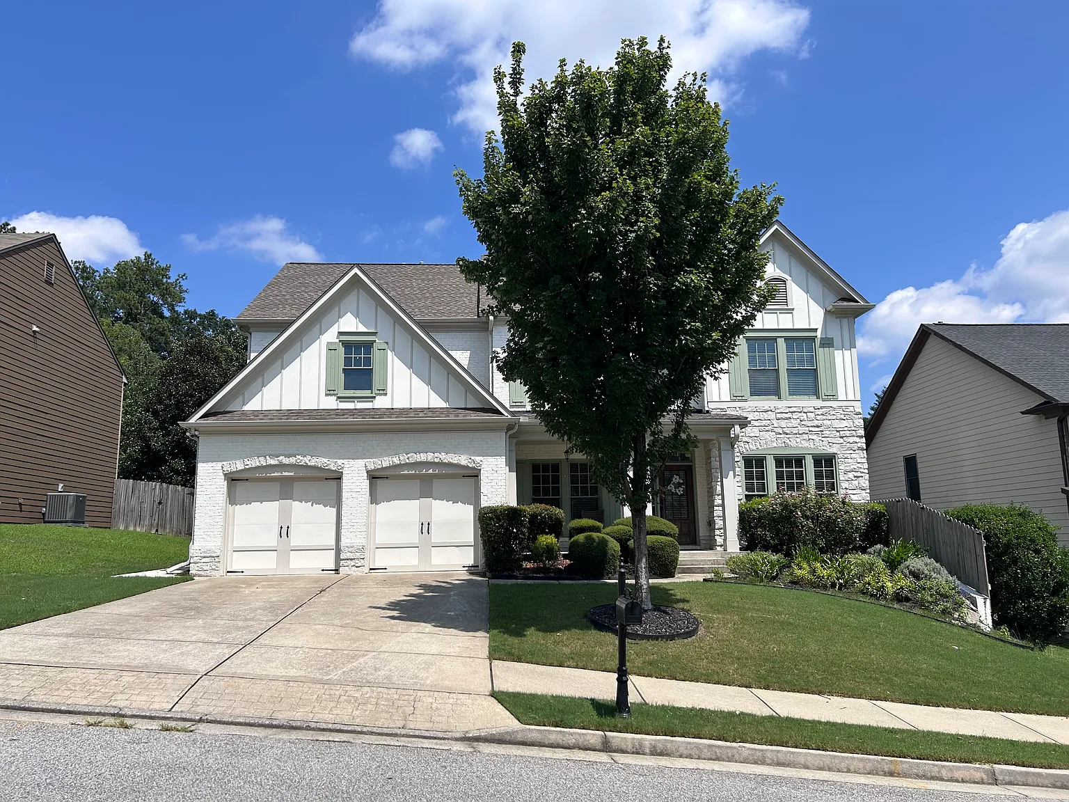 5 bed, 3000 sqft, $5,000 — Photo 1