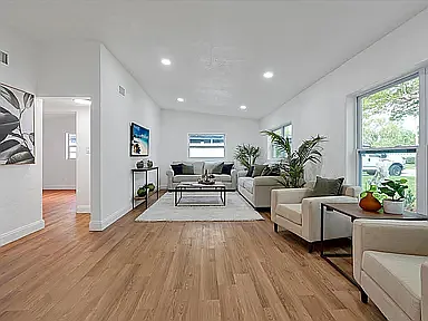 1711 White Ave — Photo 2