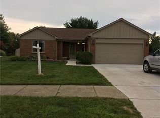 46502 Fox Run Dr, Macomb, MI 48044