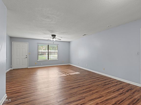 3rd image of 11 Wiggins Rd