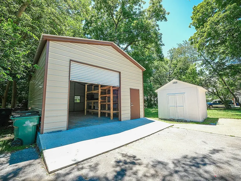 366 Wimpole Dr — Photo 4