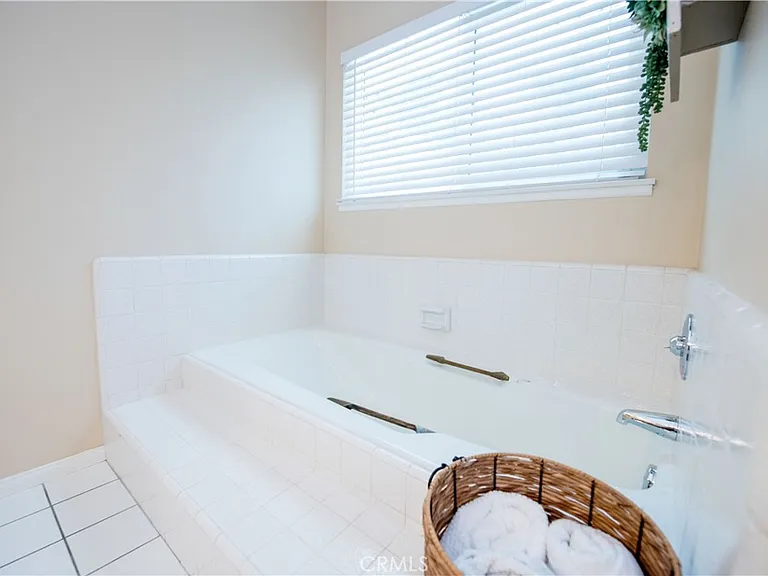 270 S Riverwood Cir — Photo 42