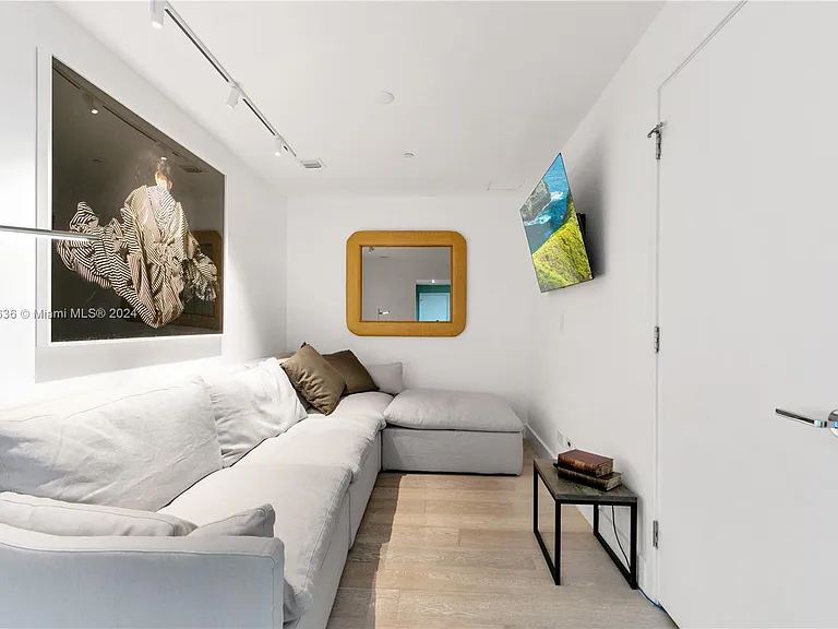 360 Ocean Dr #305S — Photo 2