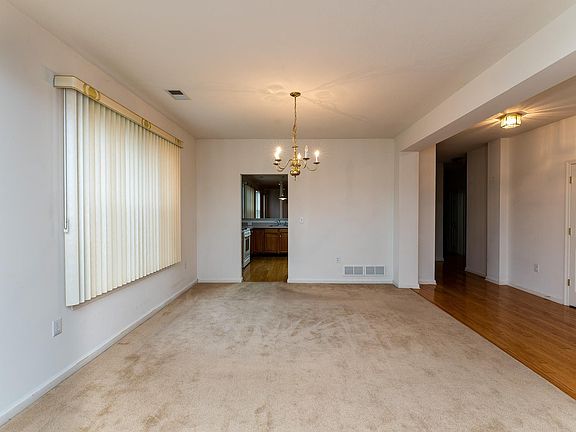5th image of 4 Marlowe Ct