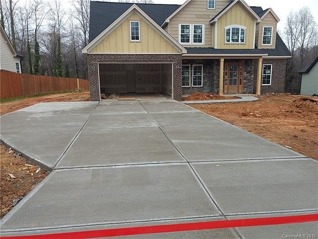1st image of 230 Woodbriar Trl