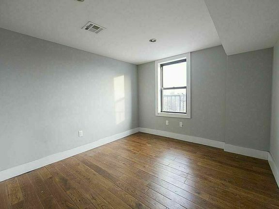 5th image of 1503 Gates Ave #3E