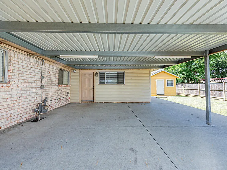 823 Parkhill St — Photo 25