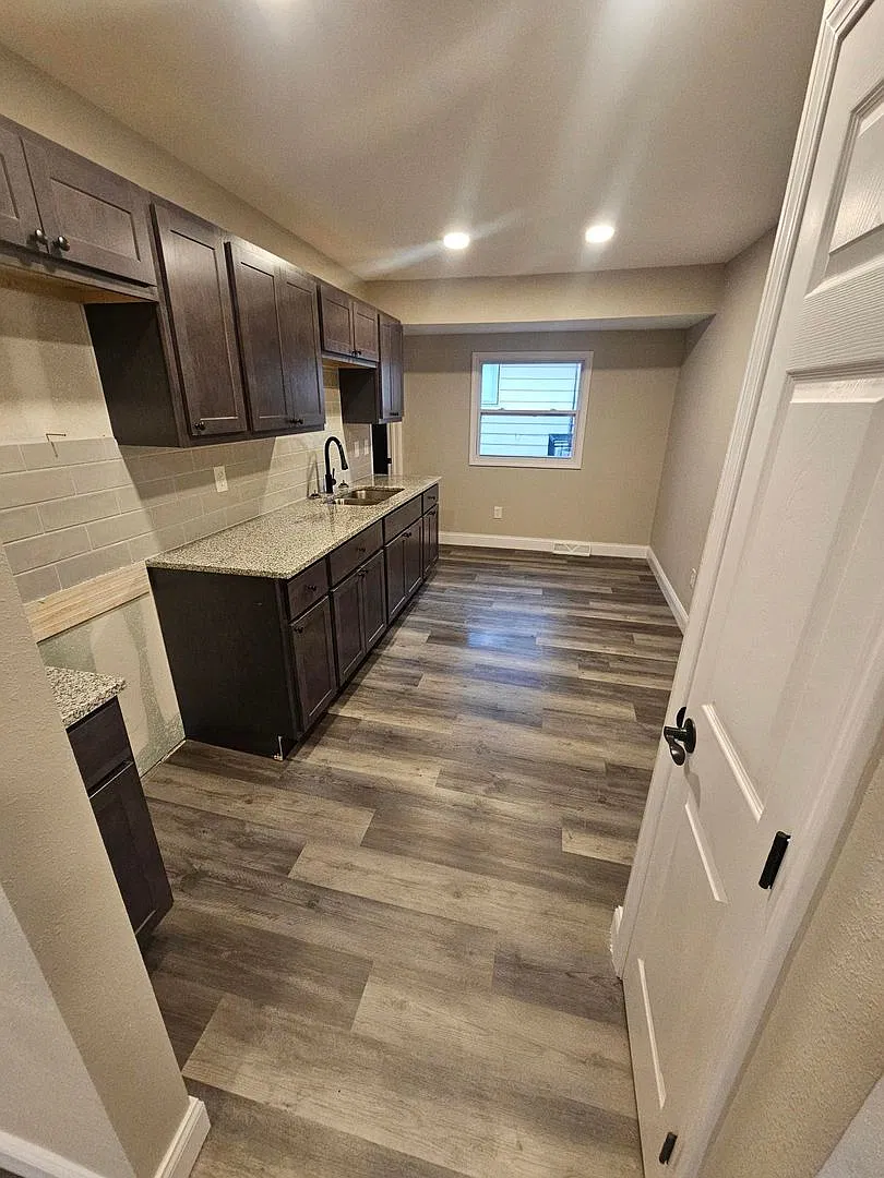 Fully Remodeled 3 Bedroom 1 Bath & Carport — Photo 3