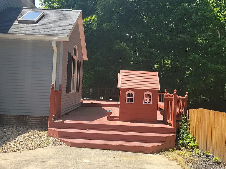 200 Ironwood Cir — Photo 2