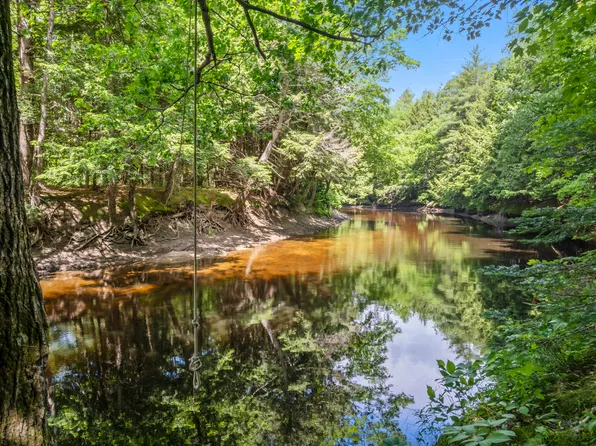 8-3 Turner Street, Buckfield, ME 04220