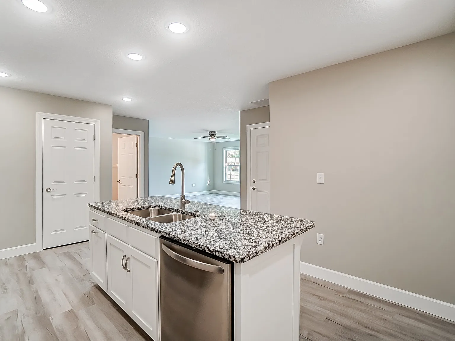2 bed, $1,950 — Photo 4