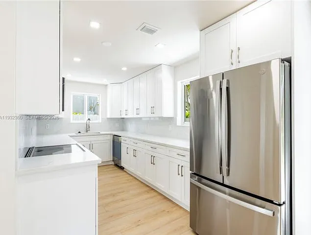 254 SW 4th St — Photo 13
