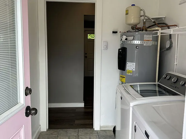 1816 Rockefeller Ave — Photo 14