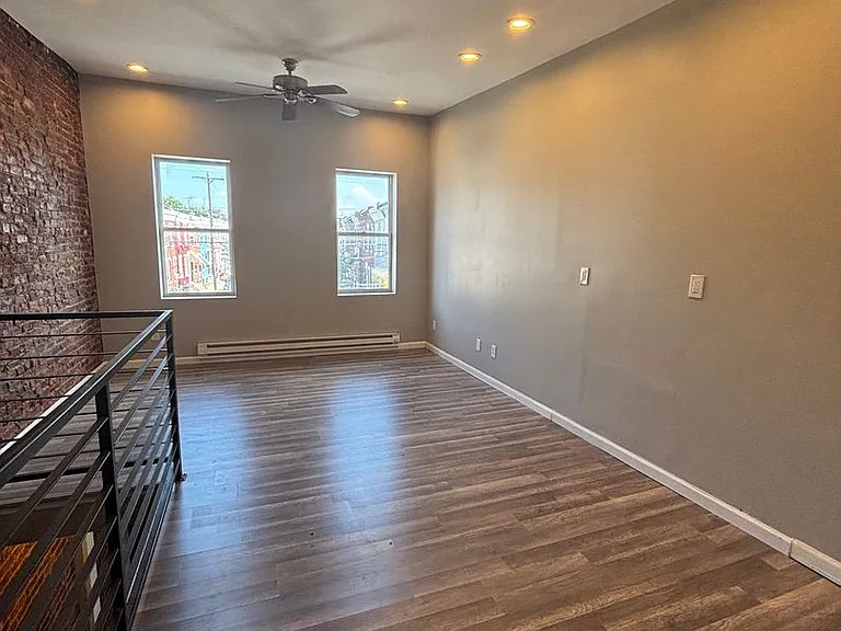 3238 Jasper St — Photo 4