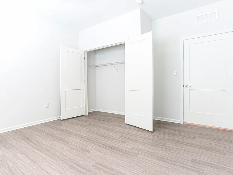 Frontgate Apartments — Photo 37