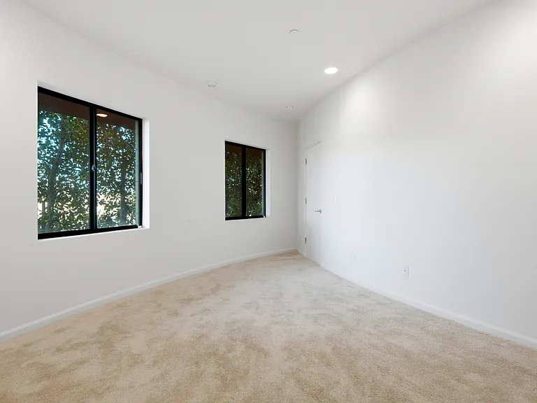 329 Kilkenny Dr — Photo 27