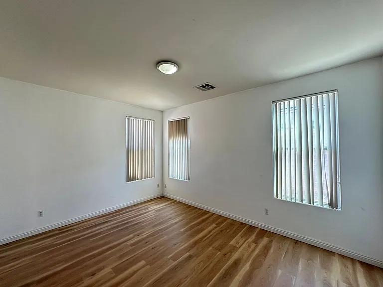 2525 Living Rock St — Photo 9