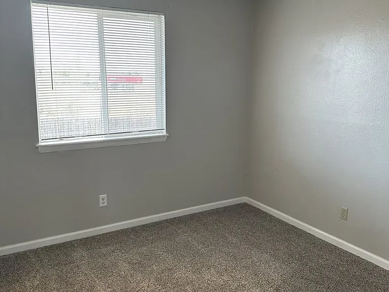 1785 Zebulon Dr — Photo 17