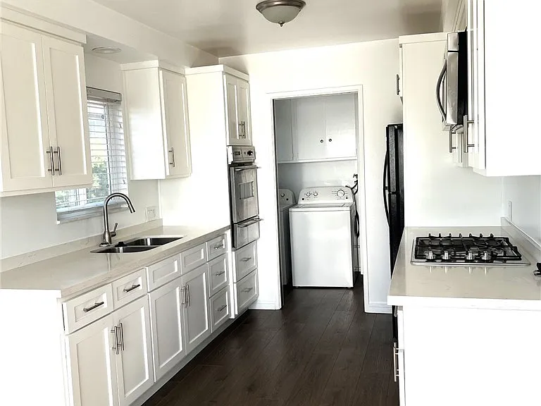 1443 W 9th St — Photo 24