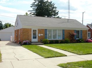 819 Willmor St, Racine, WI 53402