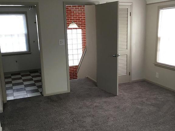 3rd image of 2983 Gardner Ave