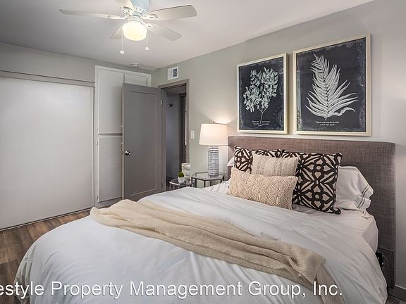 2nd image of 4571 Marlborough Dr APT 1