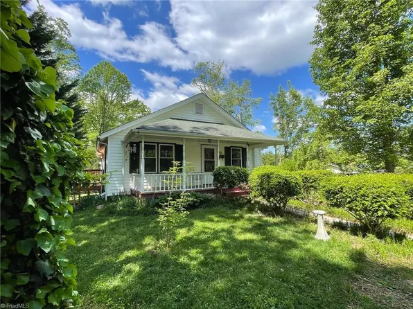 181 Bourbon St, Elkin, NC 28621