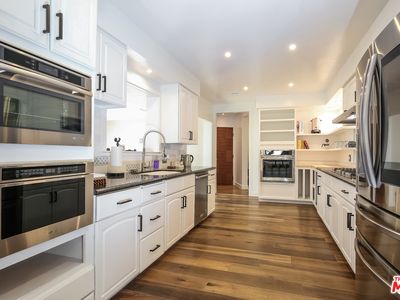 15500 Royal Ridge Rd, Sherman Oaks, CA, 91403