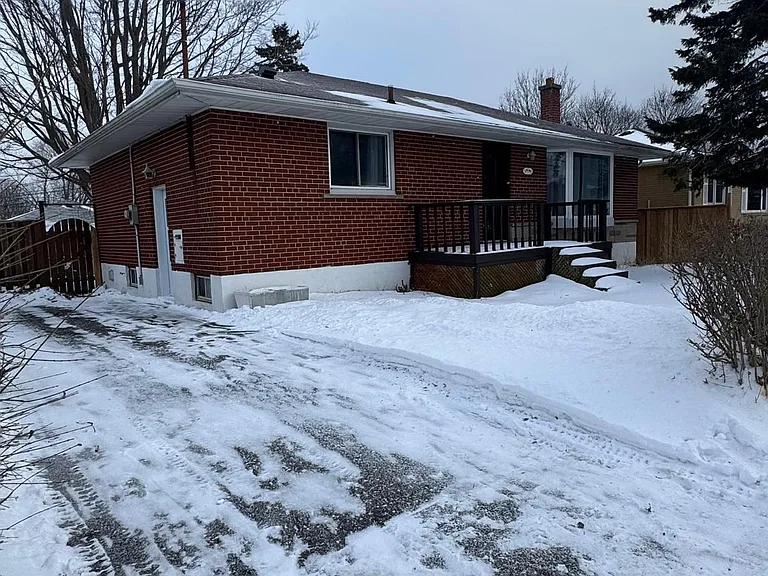 1467 Oxford St — Photo 1