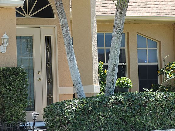 2nd image of 817 NW 37th Ave