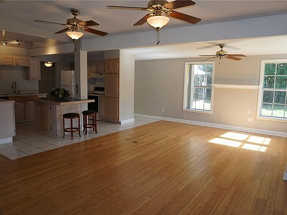 3rd image of 5417 Stratemeyer Dr