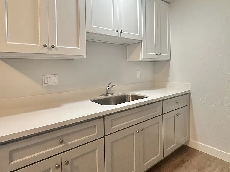 303 Pine Ave — Photo 6