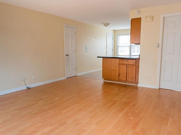 3rd image of 6615 W Lloyd Dr